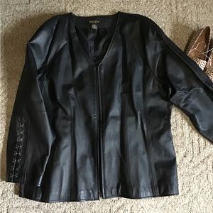 Women’s size 32W patti la belle black leather zip up jacket .R